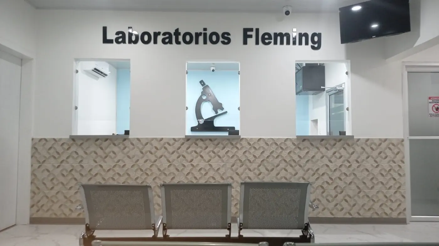 Recepción del laboratorio principal de Laboratorios Fleming en Choluteca